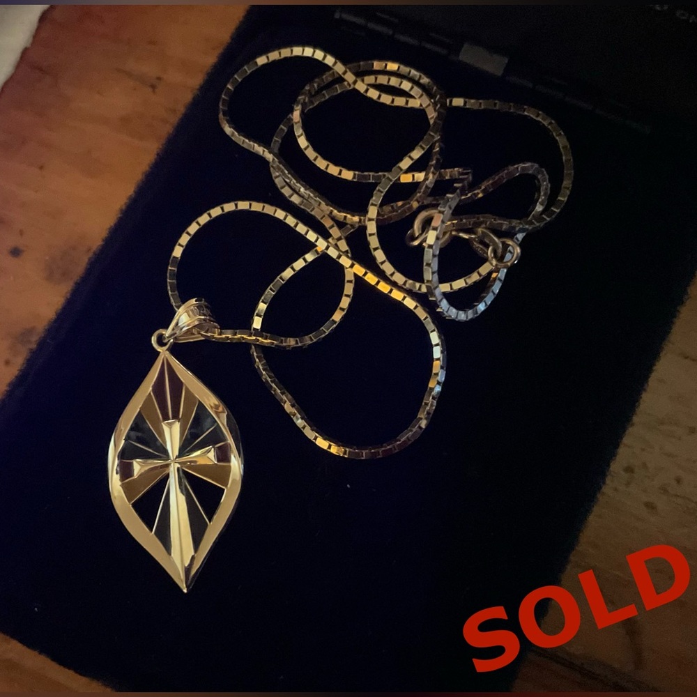 VTG 14k YELLOW GOLD CATHEDRAL CROSS PENDANT BY Ma - 20” 14k BOX CHAIN 7.9 GRAMS
